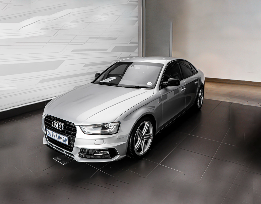 Audi A8 4-dörrars sedan blå